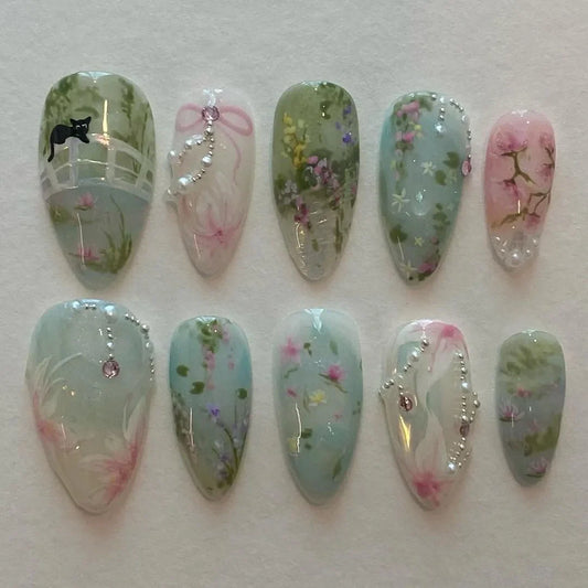24Pcs Mid-length Almond False Nails Gold Irregular French Fake Nail Love Heart Starburst Rhinestone Reusable Press on Nails Tips