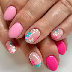 24Pcs Summer Wearable Press on Nails with Pink Heart-shape Pattern Design Short Almond Fake Nail Tip Cute Round Head False Nails