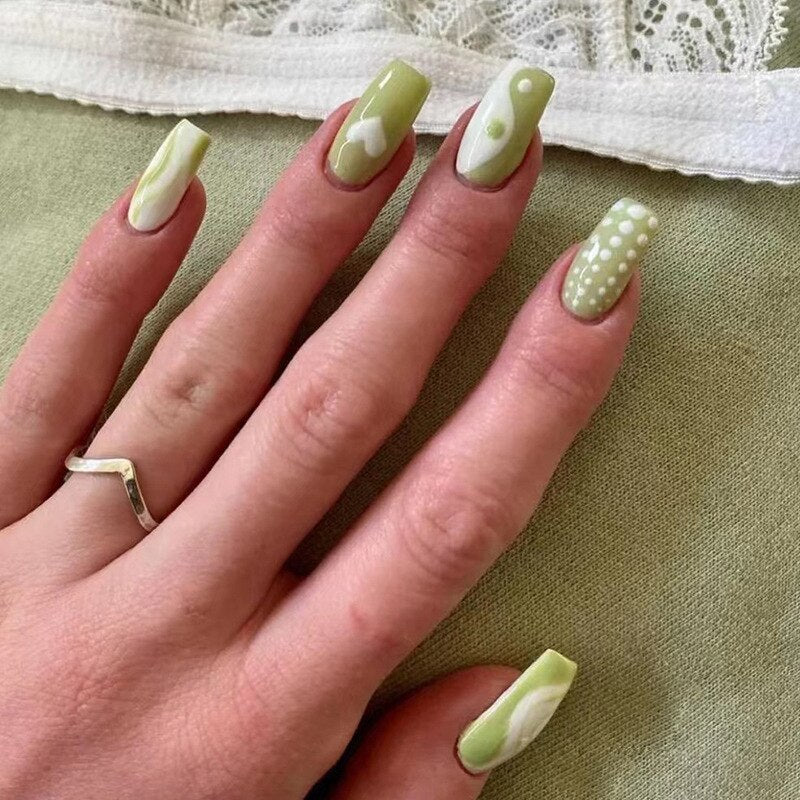 24Pcs Fashion Wearable Nail Art Butterfly Design Detachable Nude Color Coffin Fake Nails with Glue Full Cover Press on Nails
