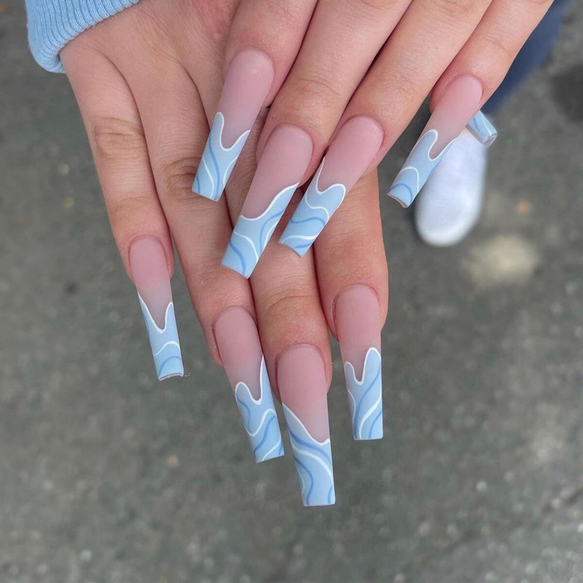 24Pcs Fashion Wearable Nail Art Butterfly Design Detachable Nude Color Coffin Fake Nails with Glue Full Cover Press on Nails