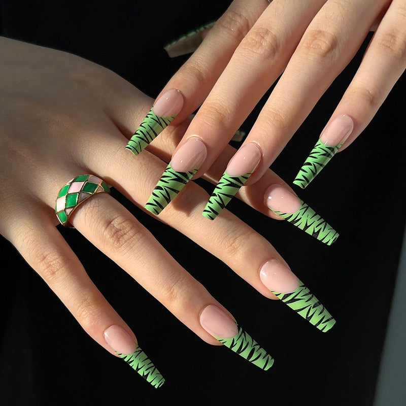 24Pcs Fashion Wearable Nail Art Butterfly Design Detachable Nude Color Coffin Fake Nails with Glue Full Cover Press on Nails