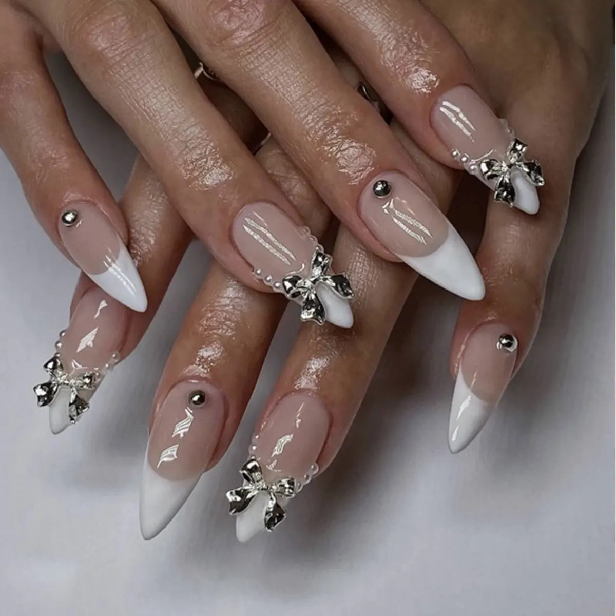 24Pcs Mid-length Almond Fake Nails Press on With Black Star Moon Design False Nail Shiny Powder Detachable Full Cover Nails Tips