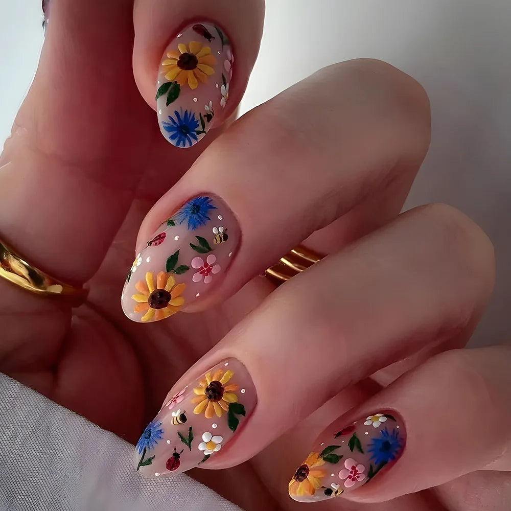 24Pcs Summer Wearable Press on Nails with Pink Heart-shape Pattern Design Short Almond Fake Nail Tip Cute Round Head False Nails