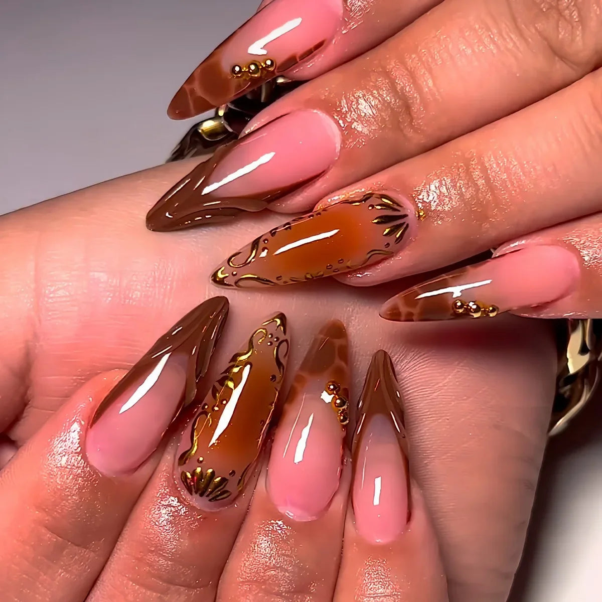 24Pcs Mid-length French Almond False Nails Press on Pearl Decorate Star Design Full Cover Nail Tip Rhinestone Reusable Fake Nail