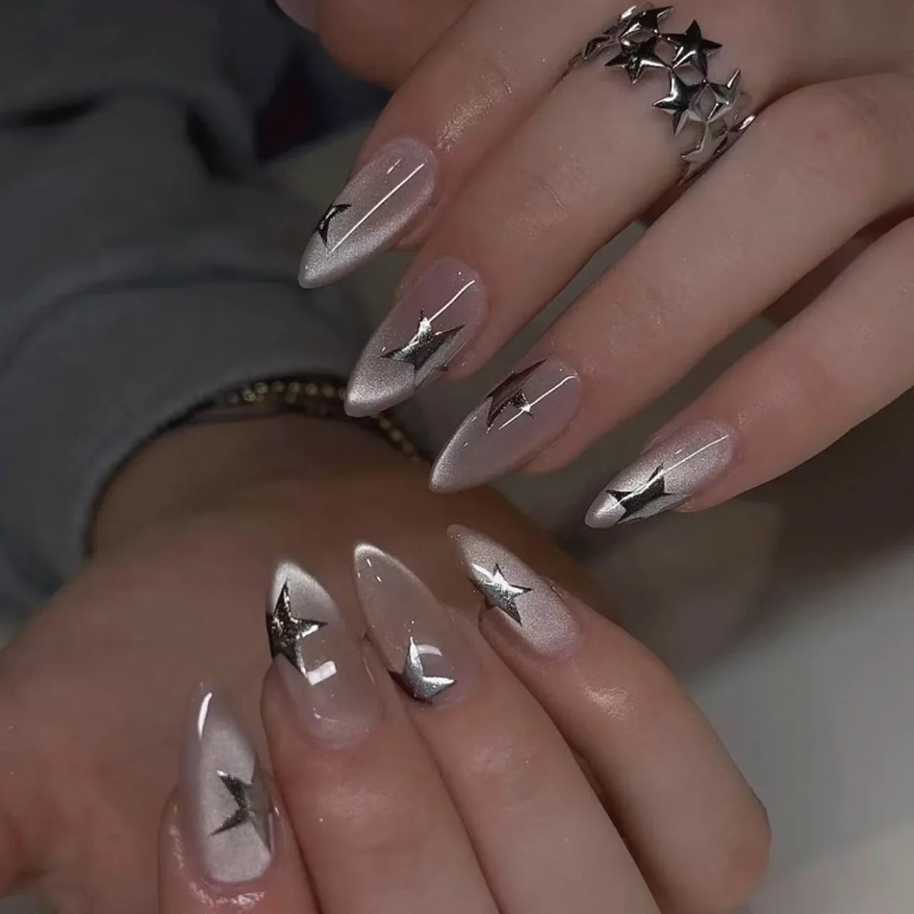 24Pcs Y2k French False Nails with Almond Head Design Silver Stripes Wearable Full Cover Press on Fake Nails Short Nail Art Tips