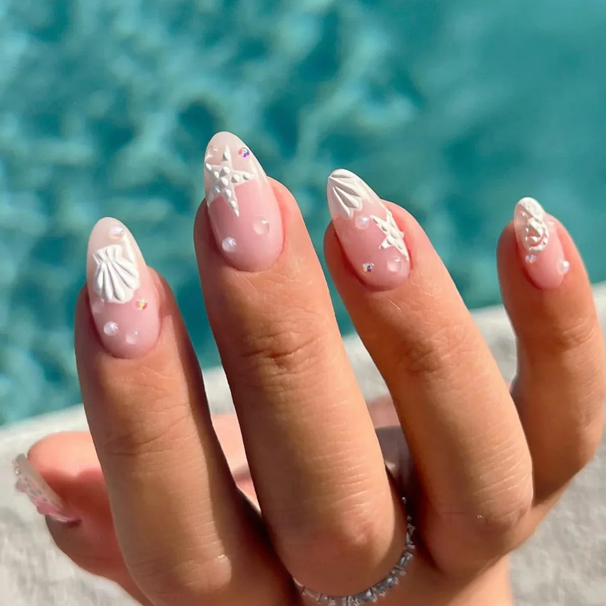 24Pcs Short Almond Nails Set Press on Simple Shell Starfish Design False Nails Detachable Artificial Full Cover Fake Nails Tips