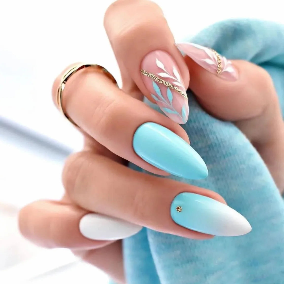 24Pcs Mid-length Almond Full Cover Nail Tip Blue Gradient Design Fake Nails Golden Line Rhinestone Reusable Press on False Nails