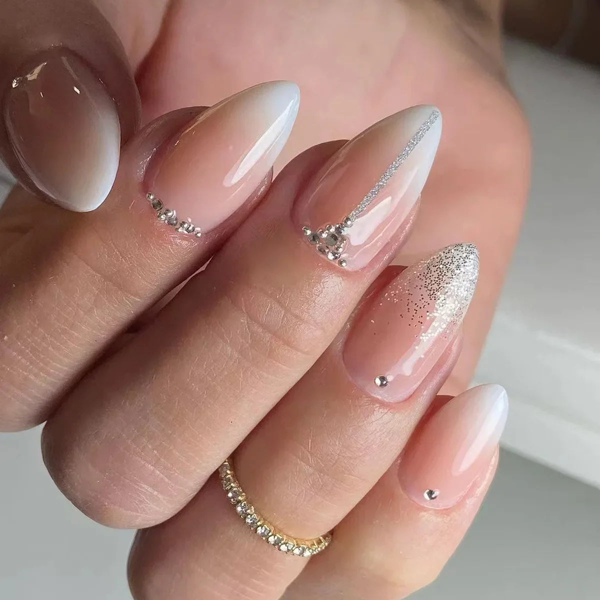 24Pcs Short Almond Nails Set Press on Simple Shell Starfish Design False Nails Detachable Artificial Full Cover Fake Nails Tips
