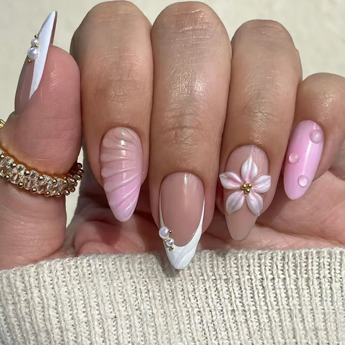 24Pcs 3D Shell Pattern Press on False Nails with Green Camellia Design Short Round Head Wearable Almond French Fake Nail Set