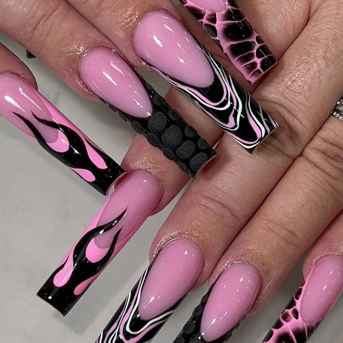 24Pcs Long Square Head False Nails Black French Bow Full Cover Fake Nail Tip Irregular Stripe Rhinestone Reusable Press on Nails