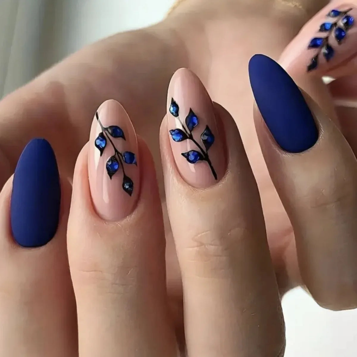24Pcs Mid-length Almond Fake Nails Press on With Black Star Moon Design False Nail Shiny Powder Detachable Full Cover Nails Tips