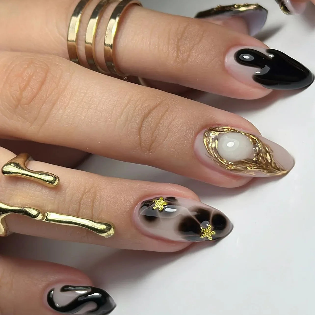 24Pcs Mid-length Blue Almond False Nails with 3D Shell Design Press on Nails Tips Butterfly Flower Pattern Datachable Fake Nail