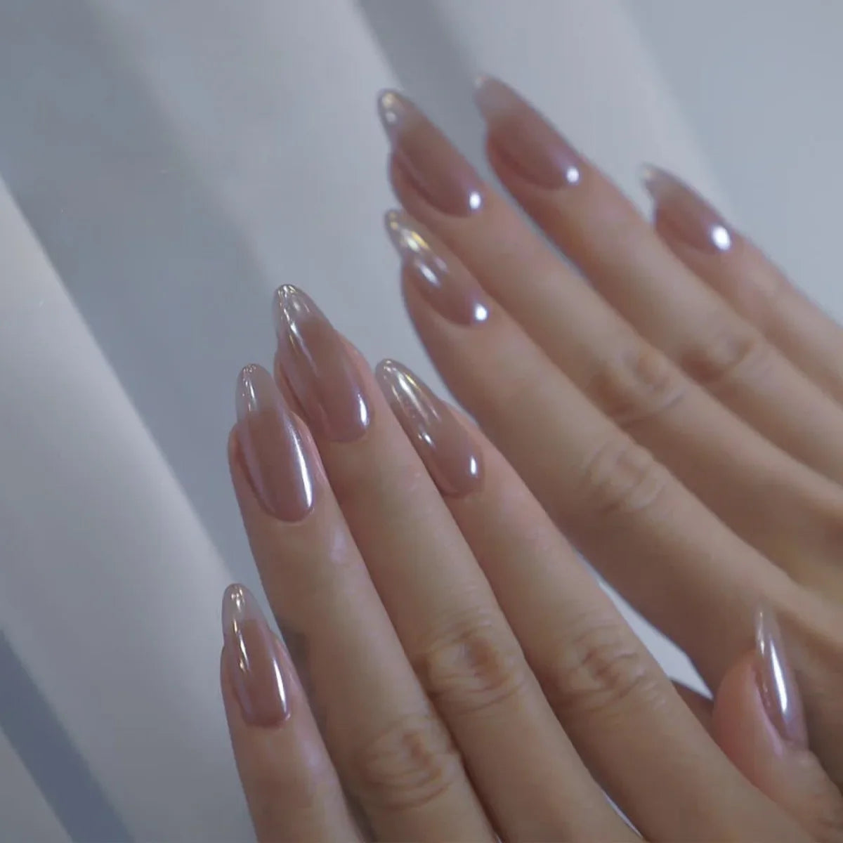 24Pcs Mid-length Almond Fake Nail with White Gradient Design Press on False Nails Round Head Wearable Full Cover Nails Tips Art