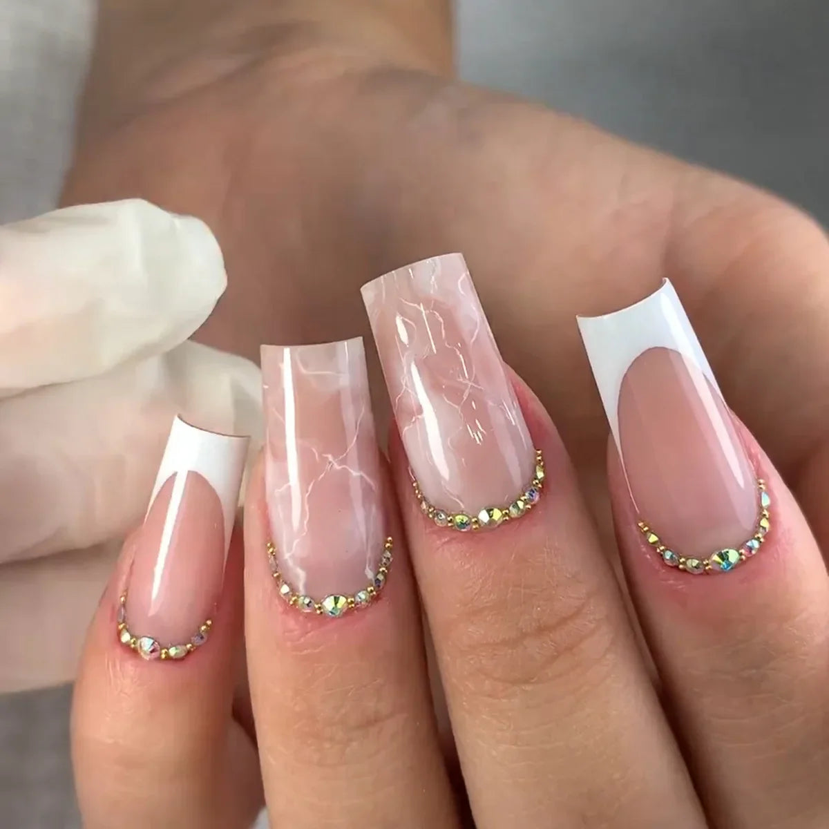 24Pcs Mid-length Square Head Full Cover Nails Tips White French Smudge Flower Design Fake Nail Art Reusable Press on False Nails